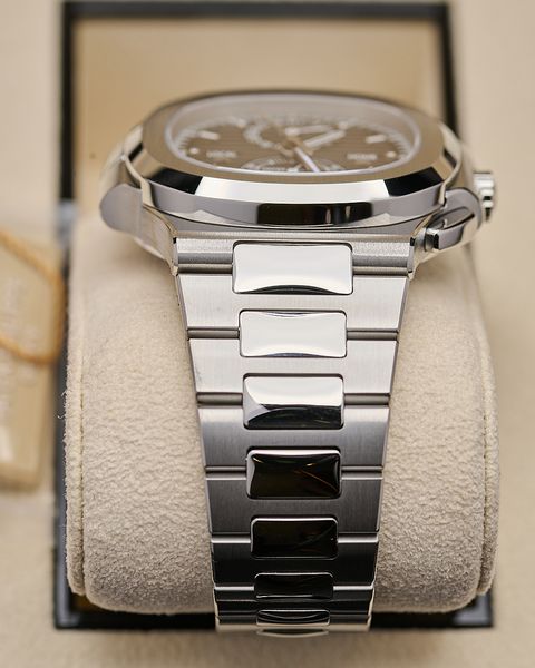 Patek Philippe Nautilus 5990/1A-001